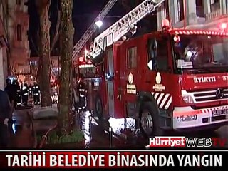 EMİNÖNÜ TARİHİ BELEDİYE BİNASI ALEV ALEV YANDI