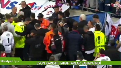 Lyon karıştı! Taraftarlar sahaya indi...