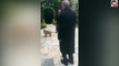 Berat Albayrak Cumhurbaşkanı Erdoğan'ın sevimli köpeğe yiyecek verdiği anları paylaştı