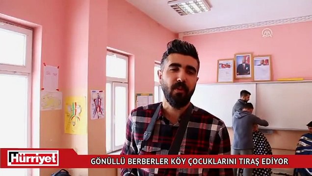 Gönüllü berberler köy çocuklarını tıraş ediyor