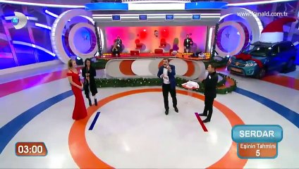 Chloe Loughnan ve Serdar Ortaç'ın komik "Anla Beni" oyunu!