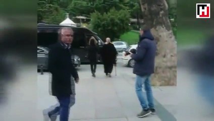 Hasta numarası yapıp turistlerden para dilenen kadınlar kamerada