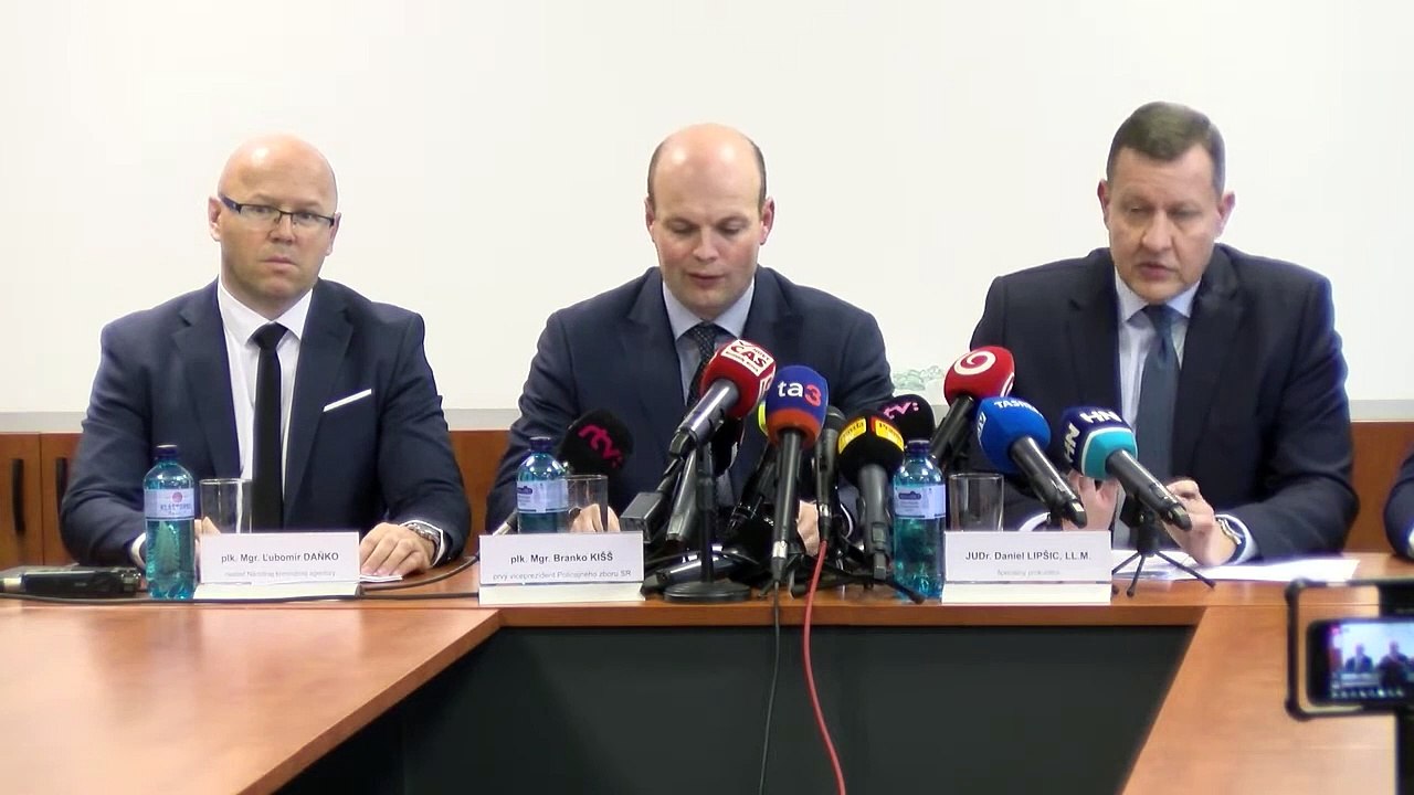 ZÁZNAM: Ľ. Daňko nevylúčil, že tragickú streľbu budú vyšetrovať ako terorizmus