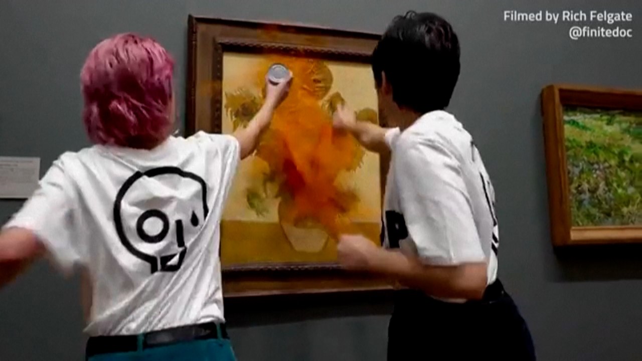Anti-Öl-Aktivistinnen bewerfen Bild von van Gogh mit Tomatensuppe