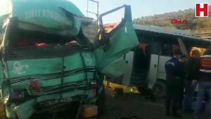 Bergama'da işçi servisi ile kamyon çarpıştı