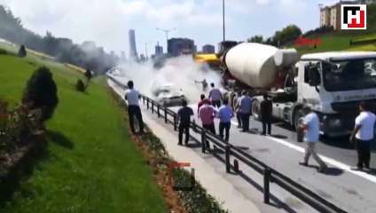 Yanan araca beton mikseriyle müdahale