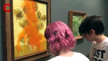 İklim aktivistleri Van Gogh'un Ayçiçekleri tablosuna salça döktü