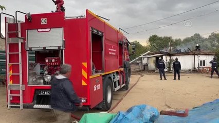 Son dakika haberleri! Evinde yangın çıkan yaşlı kadını komşuları kurtardı