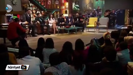 Yattara Beyaz Show'da kırdı geçirdi