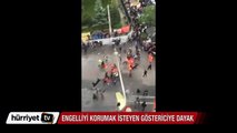 Beyoğlu'nda engelliyi korumak isteyen göstericiye darp