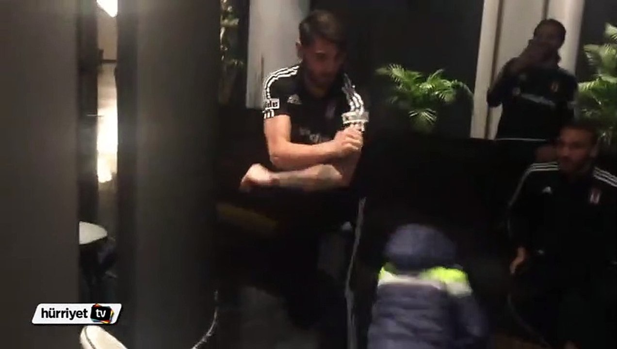 Köksal baba Beşiktaşlı futbolcuyu dövdü