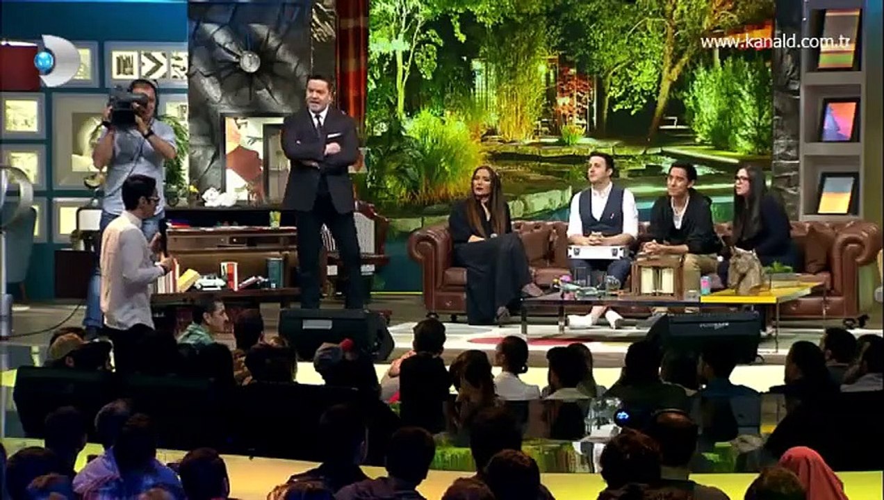 Beyaz Show'da ilginç anlar! Canlı yayında Beyazıt Öztürk'ten iş teklifi aldı