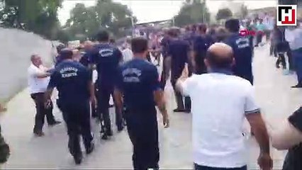 Zabıtalarla seyyar satıcıların kavgası kamerada