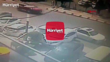 Beylikdüzü'nde dehşet anları! Gasp edilen parasını kurtarmak için metrelerce sürüklendi