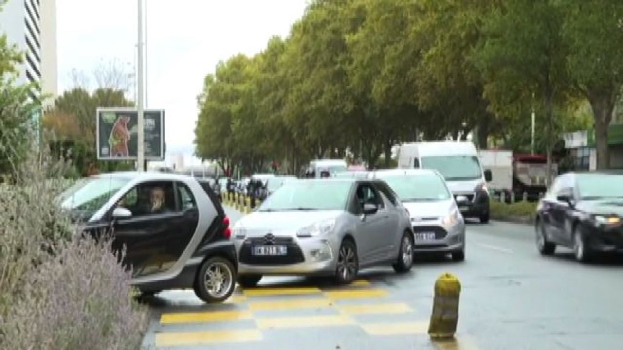 Francia, ancora lunghe code per fare il pieno di carburante