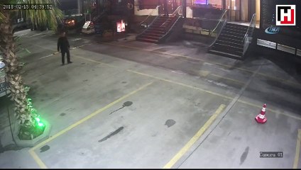 Beylikdüzü'nde bir mekanı kurşunlarken selfie çektiler