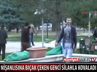 NİŞANLISINA BIÇAK ÇEKEN ADAMI SİLAHLA KOVALADI