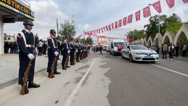 KAHRAMANMARAŞ - Şehit Uzman Çavuş Kürşat Sert, son yolculuğuna uğurlandı