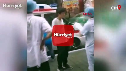 Çin'de kafasına saplı bıçakla sergilediği sakin tavırlar görenleri şaşırttı