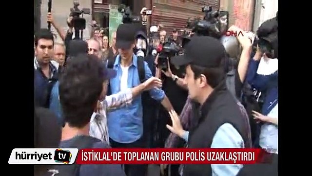 İstiklal'de toplanan grubu polis uzaklaştırdı: 2 kişi gözaltına alındı