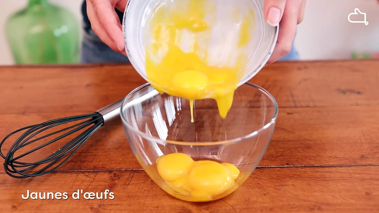 C'est parti pour une succulent île flottante à la crème anglaise, le tout préparer au micro-ondes !