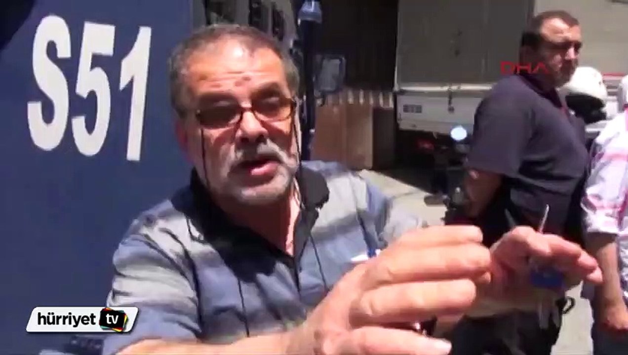 Bıçaklı silahlı hırsız-mahalleli kavgası kamerada