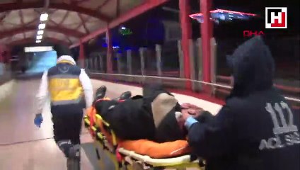 Metroda çıkan tartışmada 2 kişi bıçaklandı