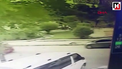 Çocuk parkında eski eşini bıçakladı