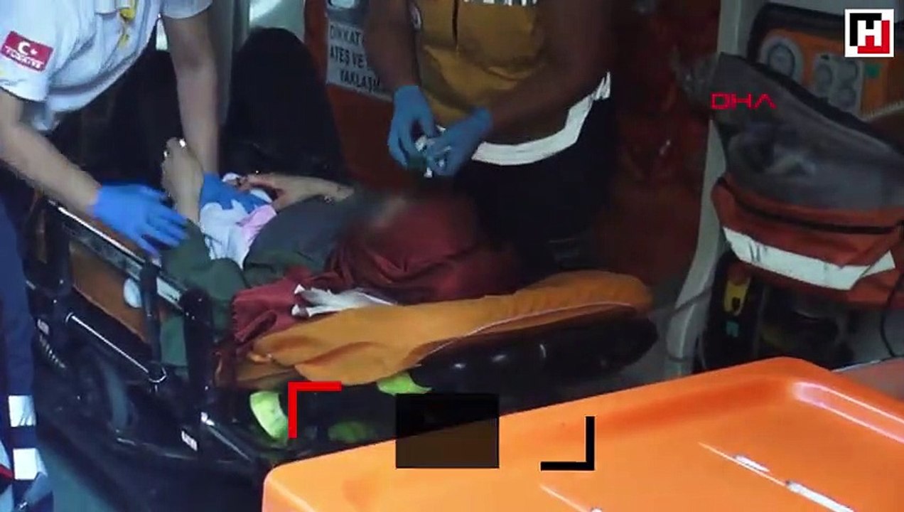 Genç kadını saldırganın elinden çevredekiler kurtardı