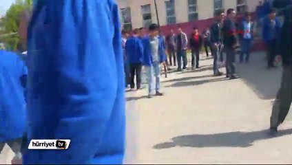 Lise öğrencisi iki arkadaşını bıçakladı