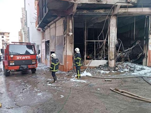 Gaziantep 3. sayfa: Gaziantep'te ecza deposunda korkutan yangın