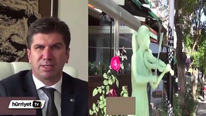 Kadın heykele bile şiddet uyguladılar