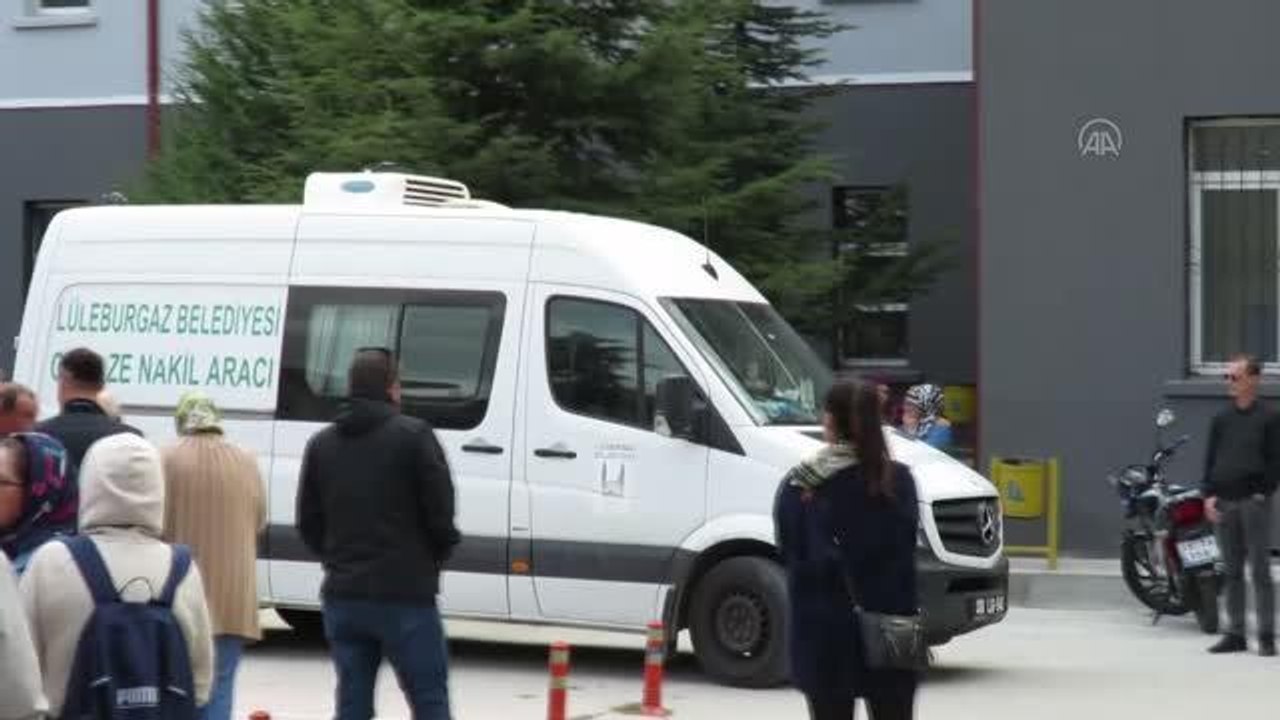 Kırklareli haberi: KIRKLARELİ - Ders anlatırken kalp krizi geçirerek yaşamını yitiren öğretmen için Lüleburgaz Lisesinde tören