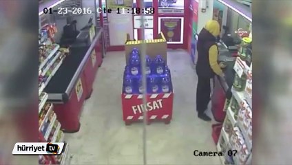 Maket bıçağıyla güpegündüz market soydu