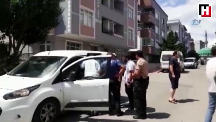 Kendisine yemek getiren annesini bıçakla yaraladı