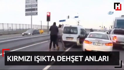 Kırmızı ışıkta dehşet anları! Bıçakla önünü kesti
