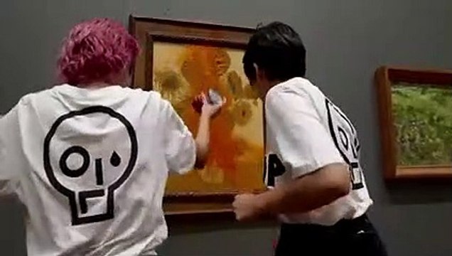 Activistas tiran salsa de tomate a Los Girasoles de Van Gogh