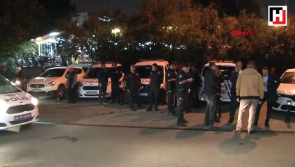 Kadıköy'de dehşet: Bir kişi önüne geleni bıçakladı: