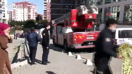 Son dakika! Esenyurt'ta binada patlama meydana geldi