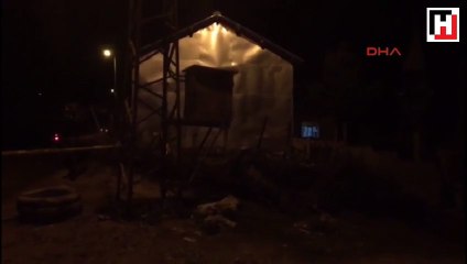 Öldürdüğü ağabeyinin cesediyle birlikte kendisini eve kilitledi