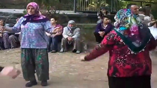 Sındırgı Kertil Mesire Alanı Yöresel Kaşık Oyunu