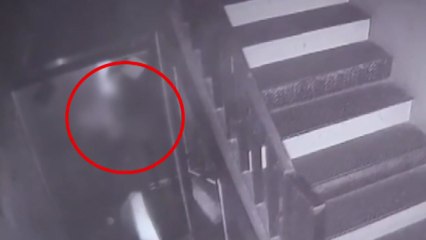 상가 화장실 여성 흉기로 위협해 금팔찌 빼앗고 도주...경찰 추적 중 / YTN