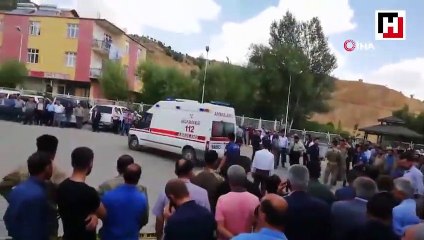 Bitlis'in Hizan ilçesinde köy minibüsü şarampole devrildi