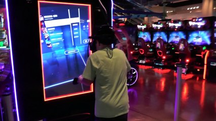 FFG Plays Beat Saber at Main Event