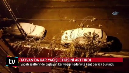 Tatvan'da kar yağışı etkisini arttırdı