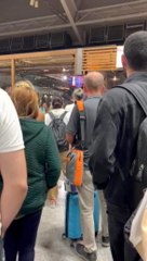 Bodrum-İstanbul uçak seferi gecikti, yolcular tepki gösterdi