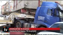 İstanbul’da freni boşalan TIR binaya girdi