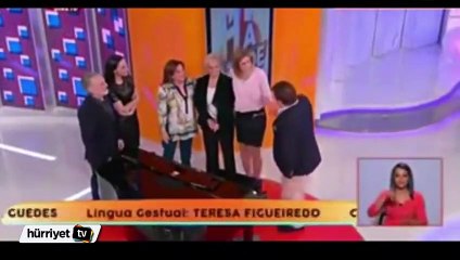 Konuk herkesi şoke etti! Kadın sunucunun bluzunu kaldırdı