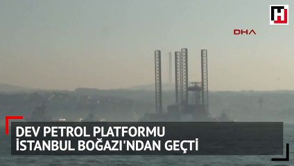 Dev petrol platformu İstanbul Boğazı'ndan geçti