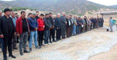 Son dakika haber | Uşak'taki kazada ölen gençler Manisa'da toprağa verildi